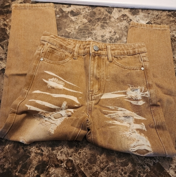 V4 - Khaki Jeans 130/6-7 years old - Picture 1 of 6